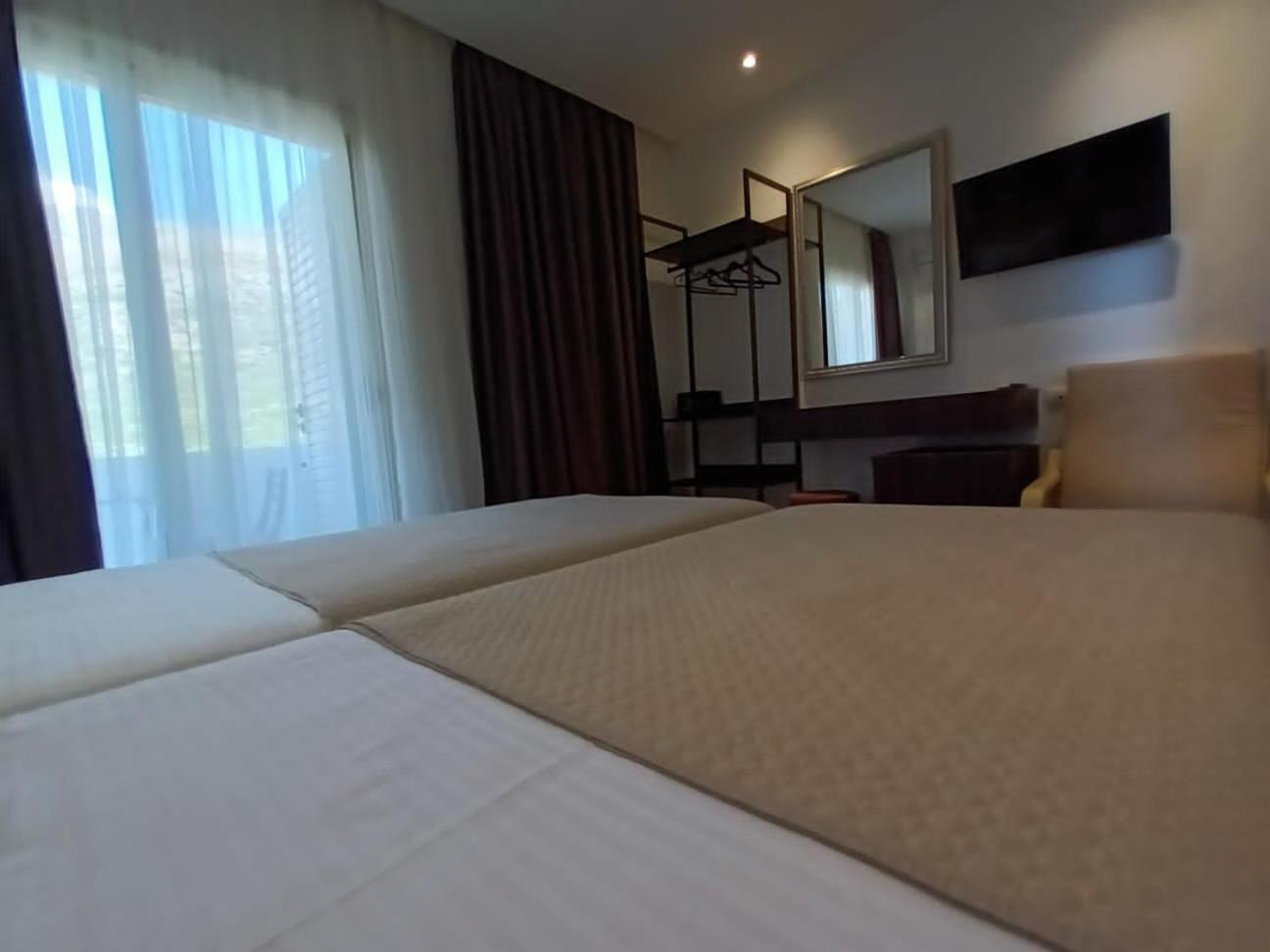 Hotel Relax Dhërmi Dış mekan fotoğraf