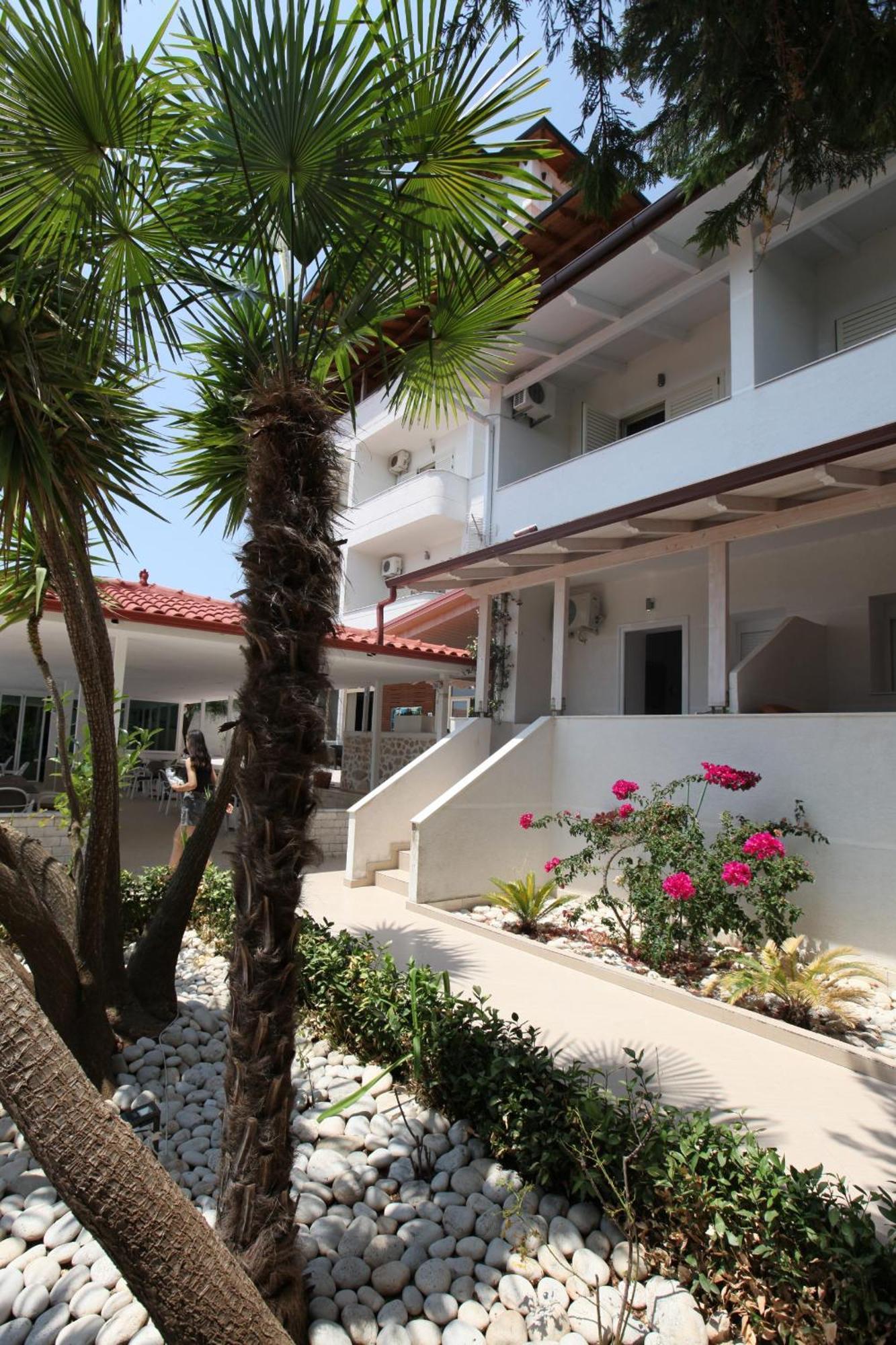 Hotel Relax Dhërmi Dış mekan fotoğraf